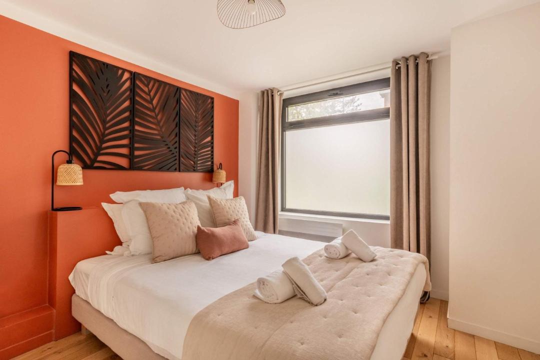 Bright & renovated 3BD for 8 guests in Le Marais! 1