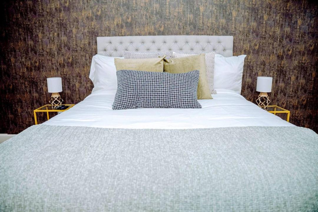 Luxe 2BR House Private Entry Free parking 1