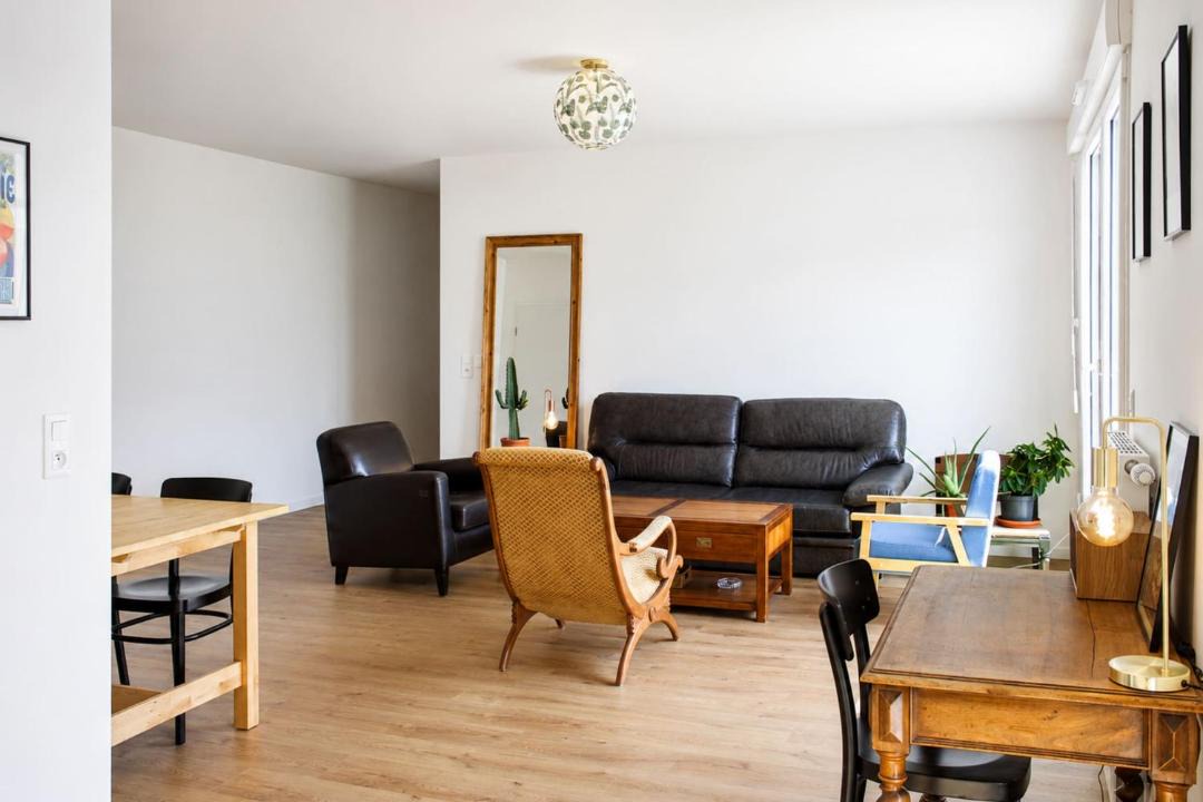 Apartment 2 bedrooms with balcony 1
