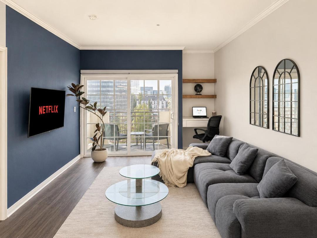 Bright & Spacious in Iconic LA Neighborhood Free parking - 10mins to Cedars 1