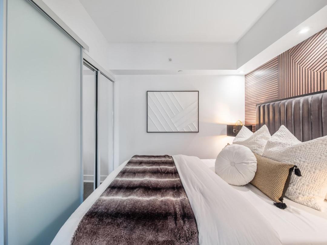 Regis Suites - Downtown Toronto 1