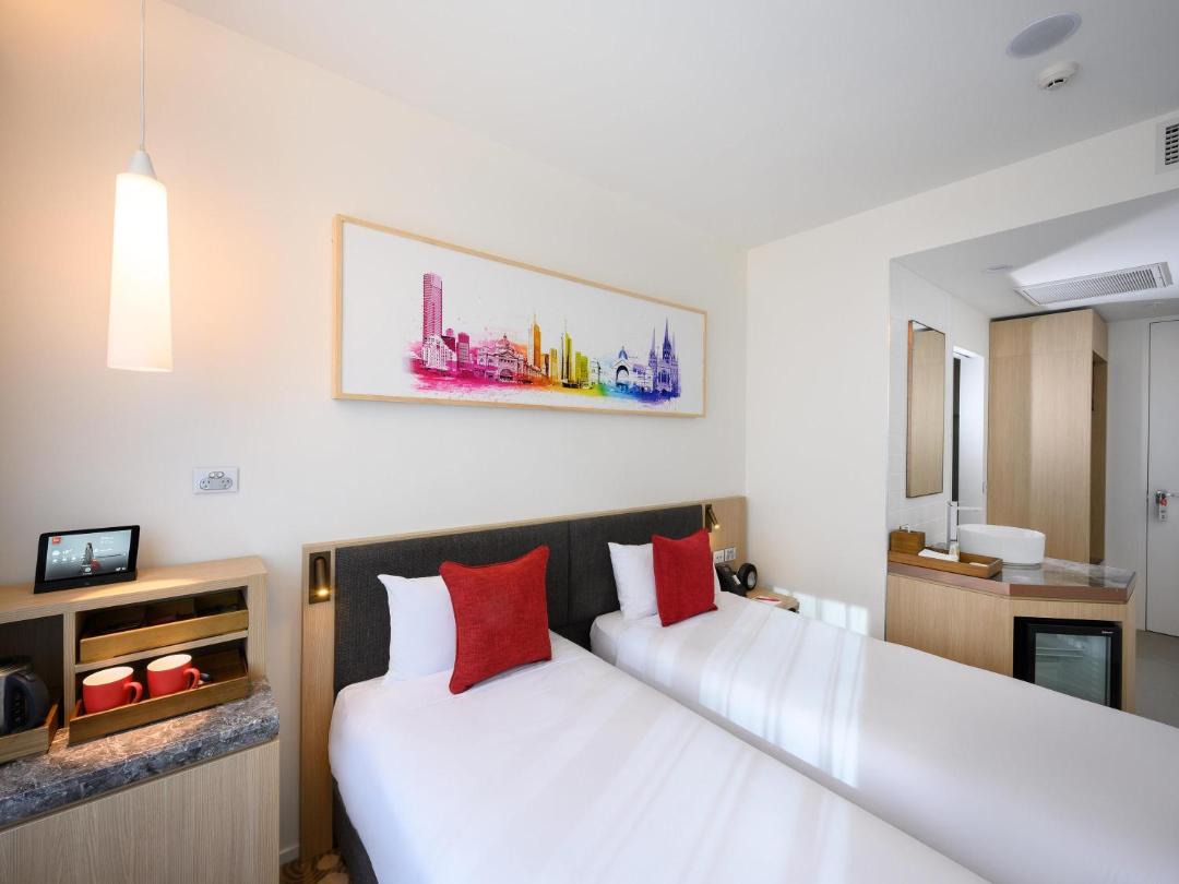 ibis Melbourne Central 1
