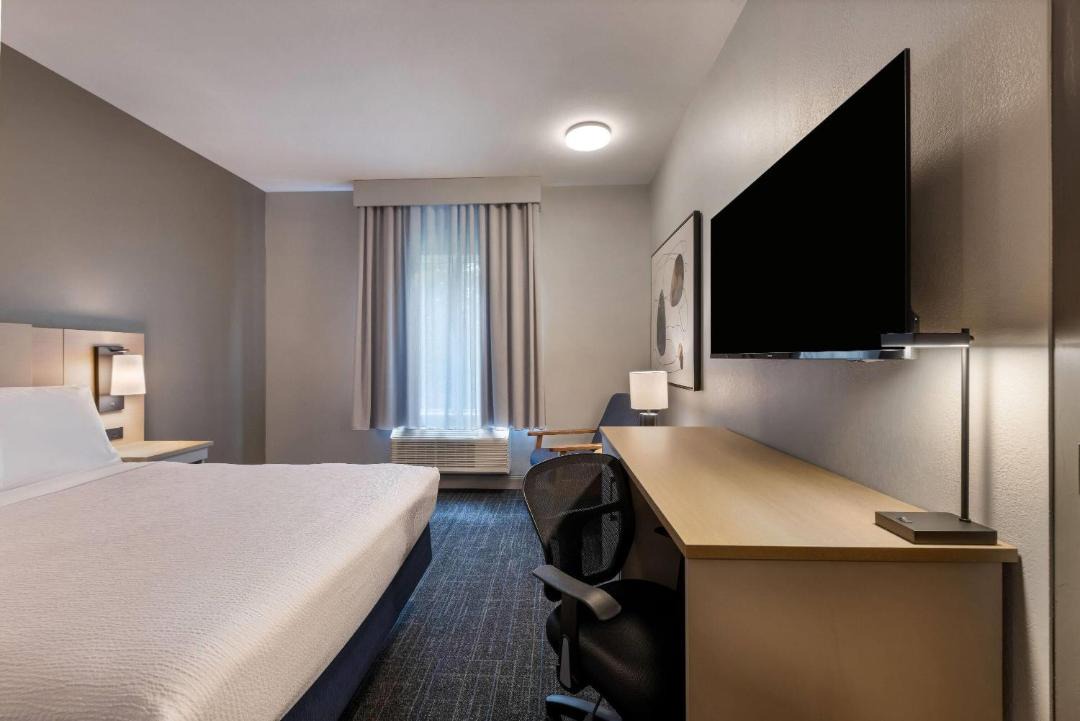 Days Inn by Wyndham Thunder Bay North 1