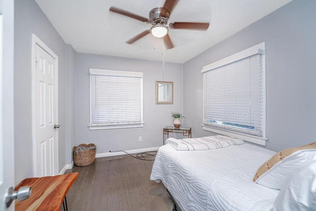 Charming Monrovia Bungalow Near Pasadena and LA 1