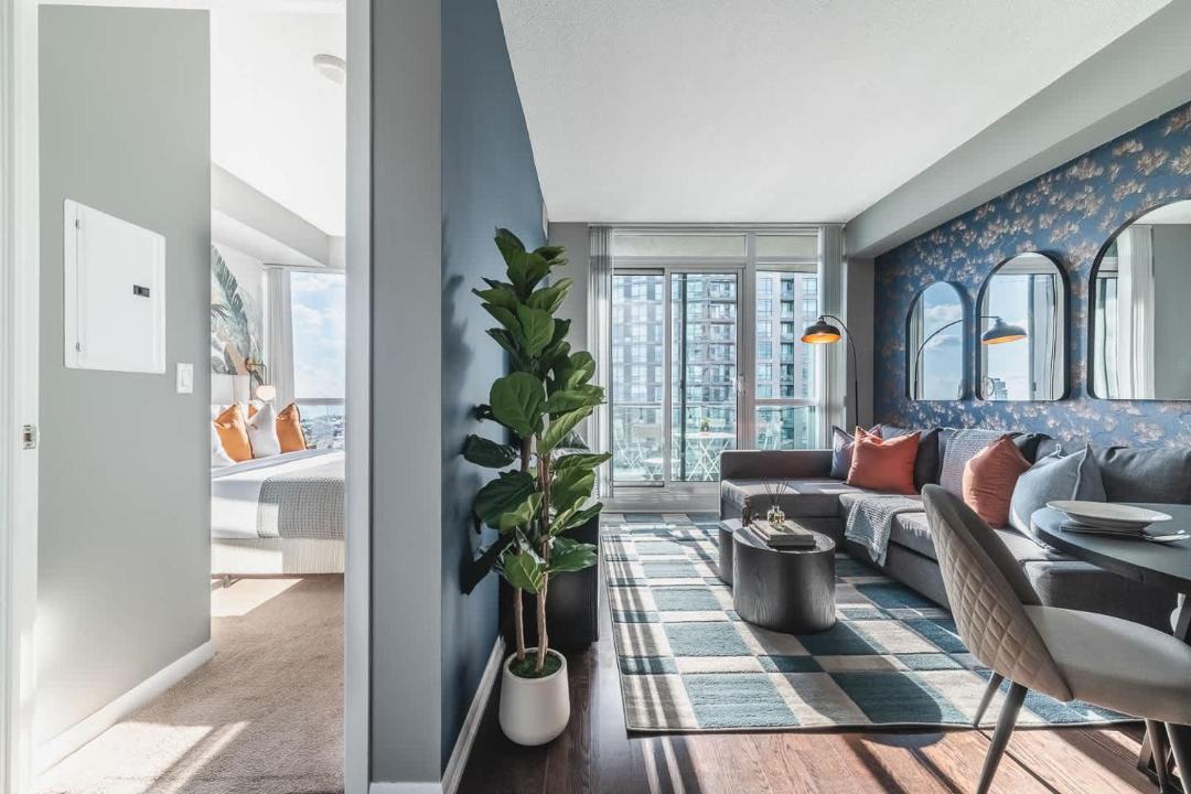 Chic Fort York Haven Lake Views & City Pulse 1