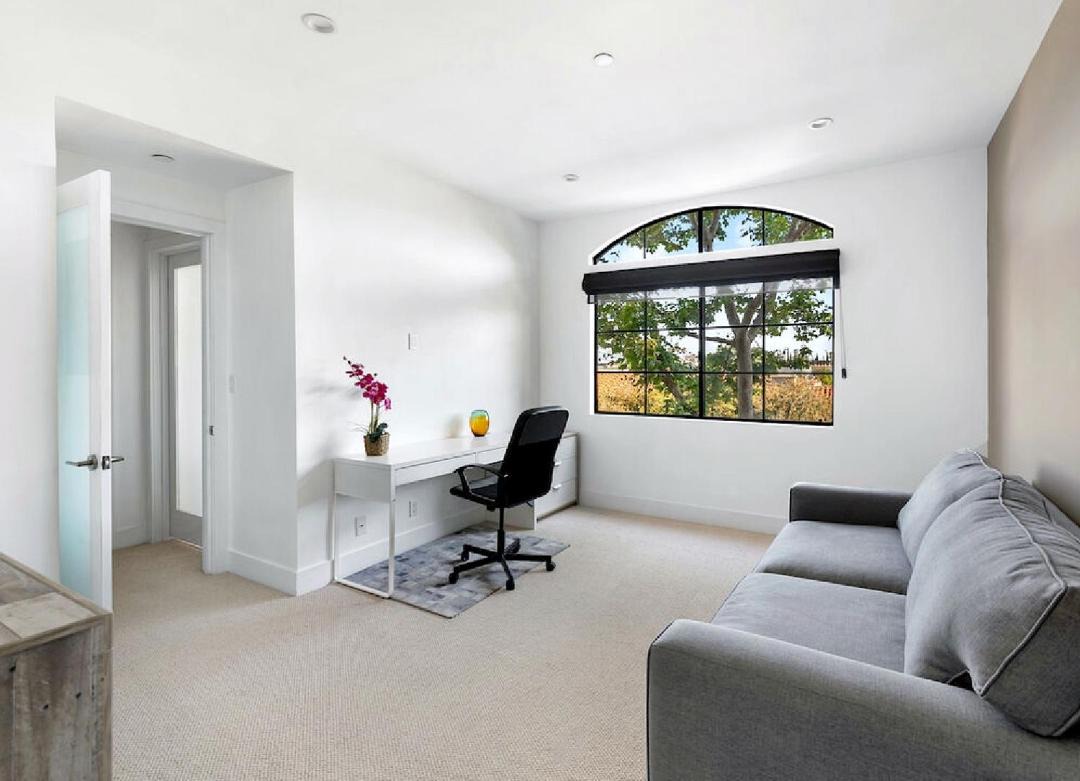 One Bedroom Condo with Panoramic City Views 1
