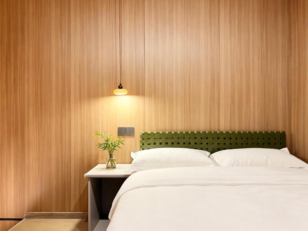 马蒂斯酒店 上海浦东机场店 Matisse American Graffiti Style Hotel Shanghai & Free Airport Pick-up & Drop-off 24 &7 Service500 meters straight from Airport beautiful courtyard laundry service 1