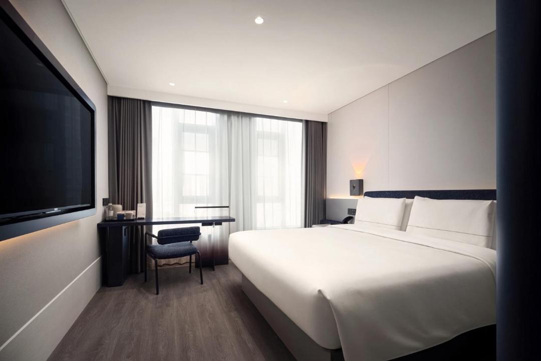 Shanghai Modern Hotel, Near The Bund & Metro Lines 3, 4 & 10, With Robot Service 1