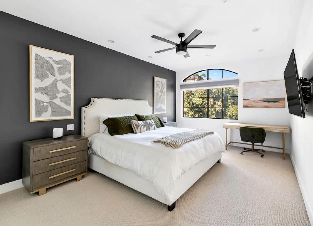 One Bedroom Condo with Panoramic City Views 1