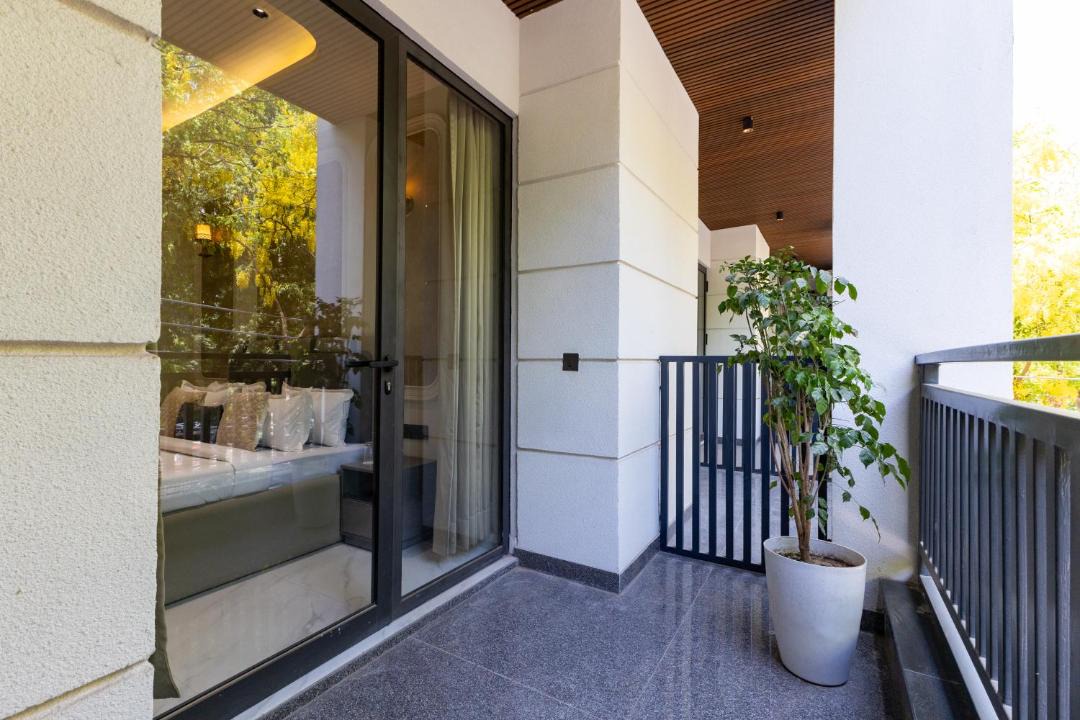 Alaya Stays Luxora Suites, Golf Course Rd near galleria 1