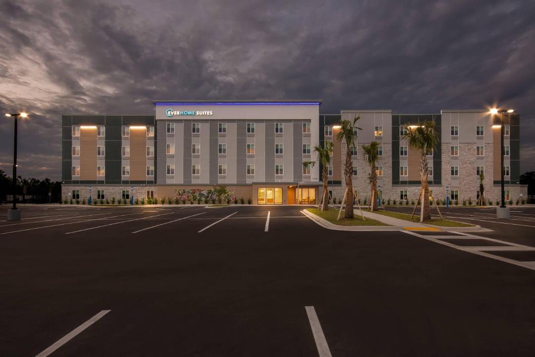 Everhome Suites Panama City Beach 1