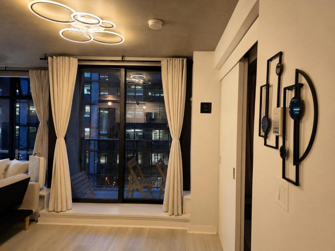 AfterGlow Luxury Downtown 2BR Near Cruise Port & BC Place 1