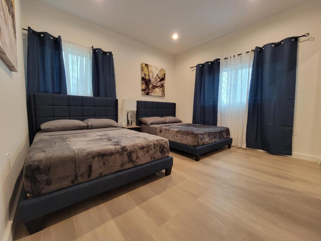 Spacious 2-Bedroom, One and a Half Bath Home in Pico-Robertson Near Beverly Hills and Cedars-Sinai 1