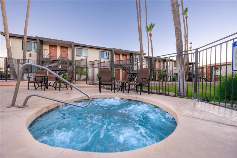 124 Fully Furnished 1BR Suite-Prime Location 1