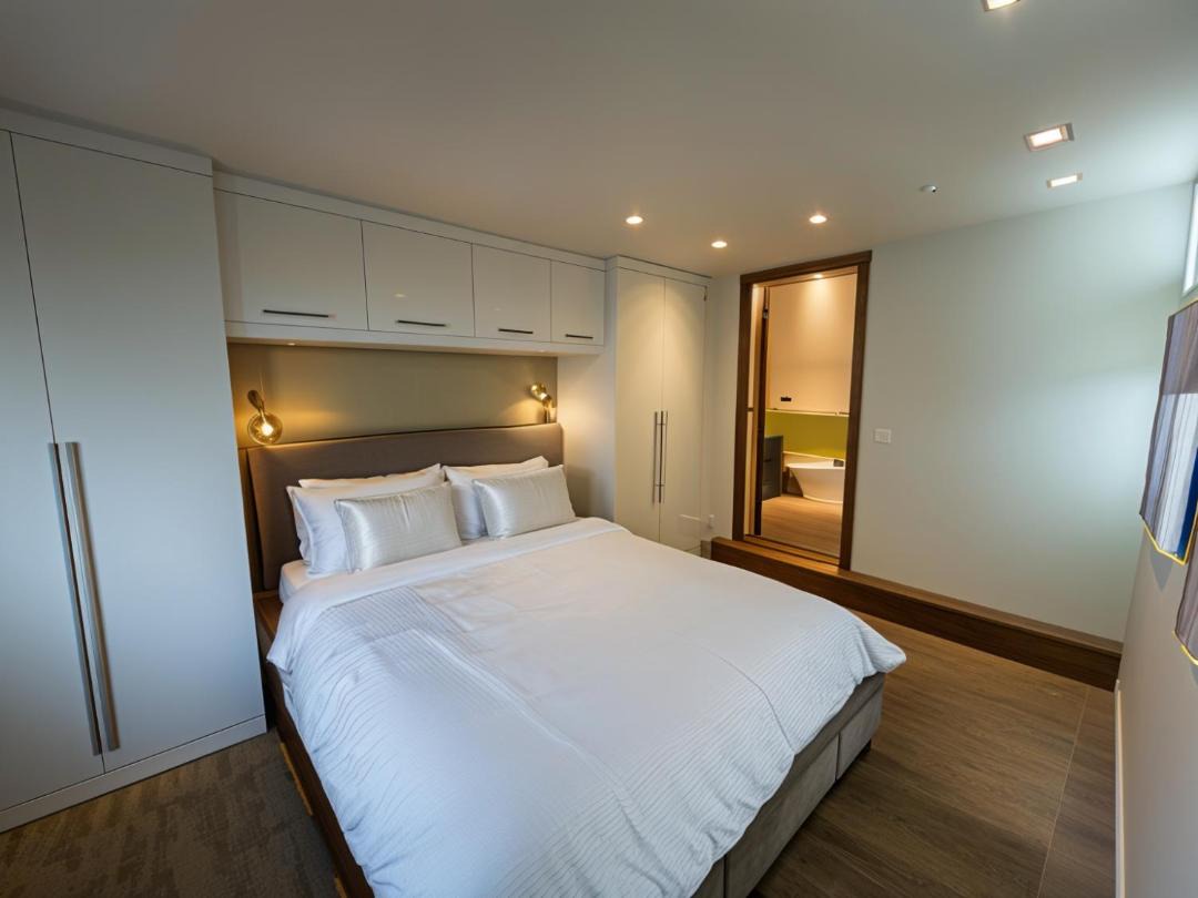 2-bed with private patio, both en-suite 1