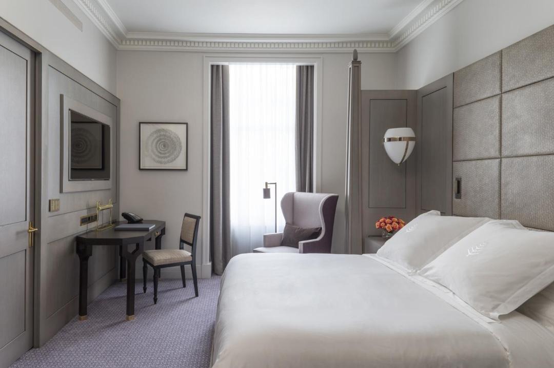 Four Seasons Hotel London at Tower Bridge 1