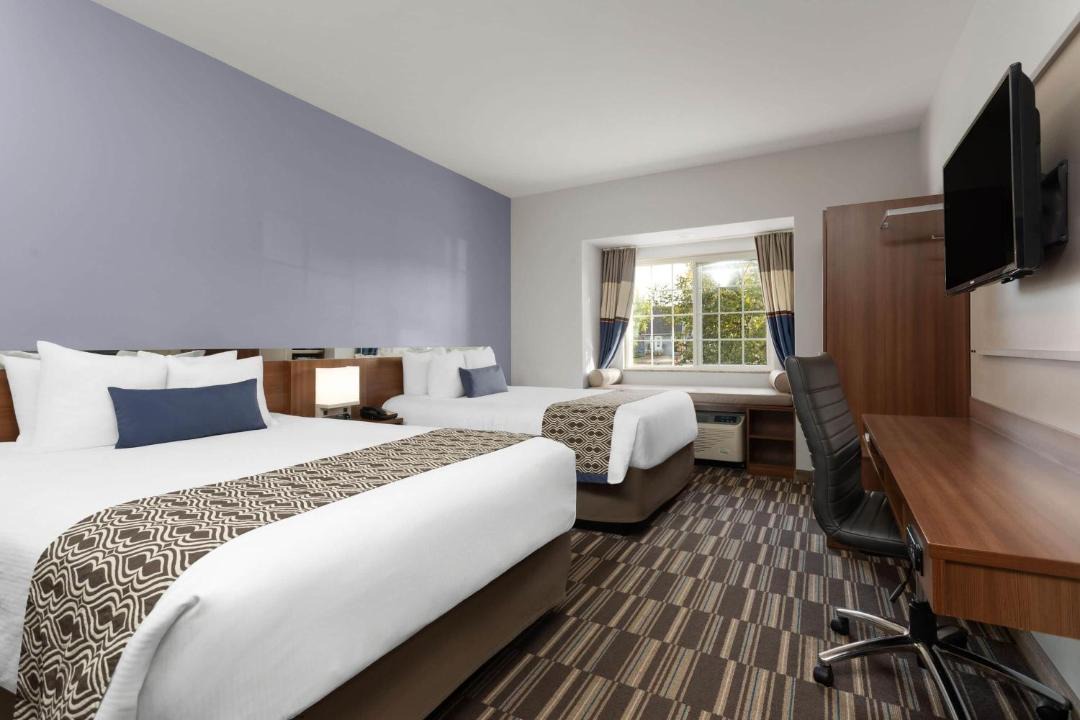 Microtel Inn & Suites Sault Ste. Marie 1