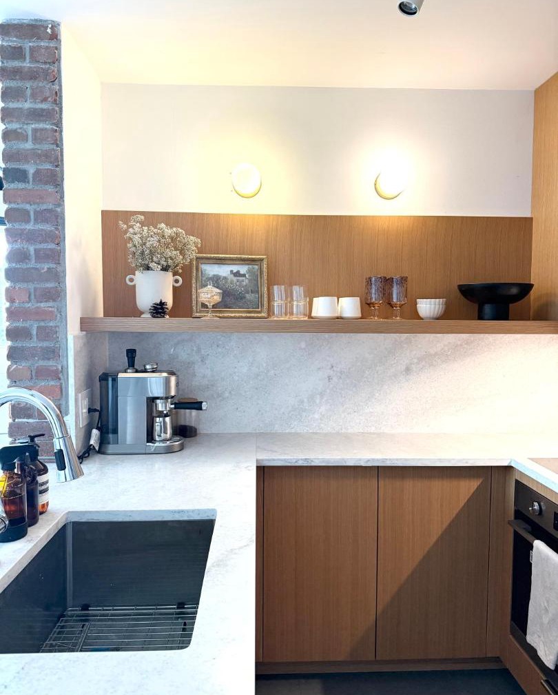 3-Bedrooms premium apartemnt with stunning 180 water, mountain and city view Pool Hot Tub and Gym Heart of Downtown Skytrain 3mins walk to NEARBY STADIUM 1