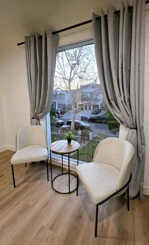 Renovated Three Bedroom Near Cedars Sinai and Beverly Hills With Parking 1