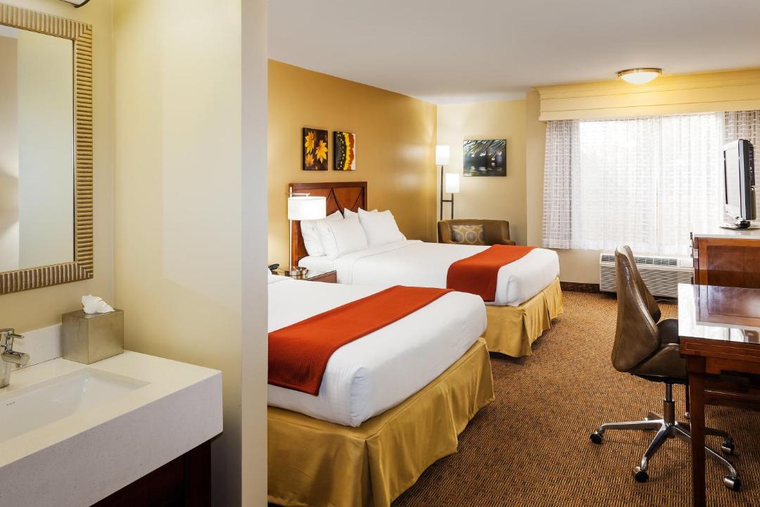 Holiday Inn Express Simi Valley by IHG 1