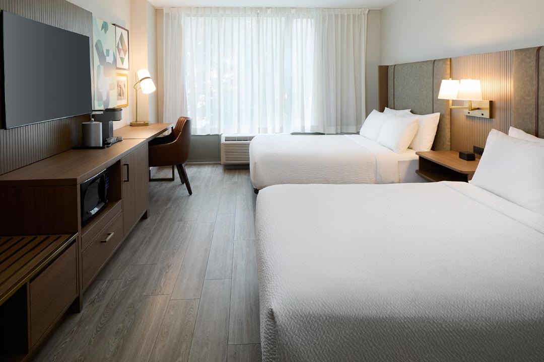 Holiday Inn & Suites Montreal Airport by IHG 1