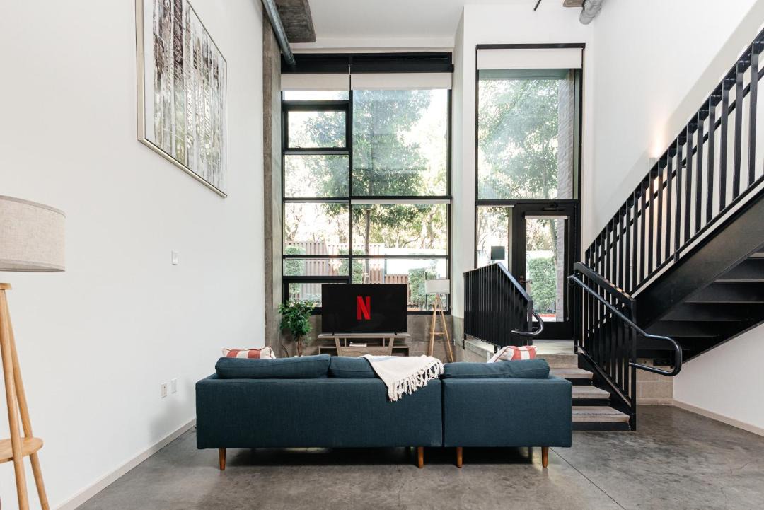 Fabulous and Spacious 2 level LOFT with Pool GyM Parking 1