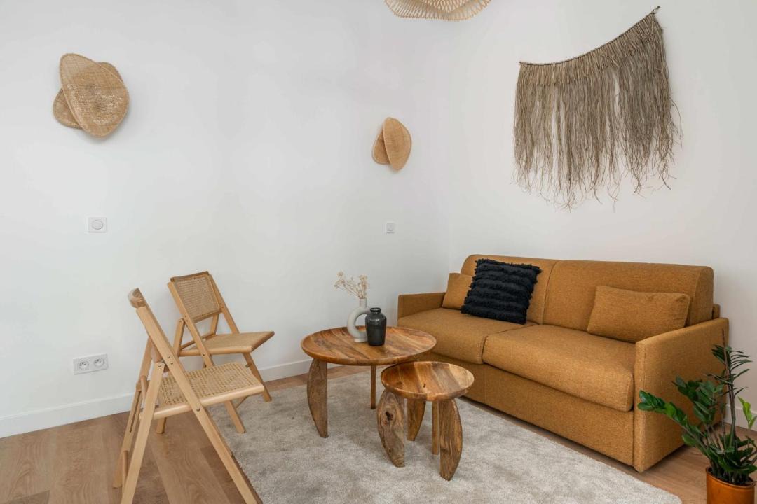 A modern renovated apartment near Metro Line 2 1