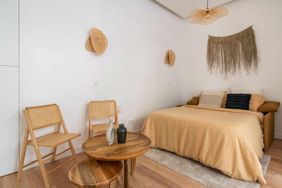 A modern renovated apartment near Metro Line 2 1