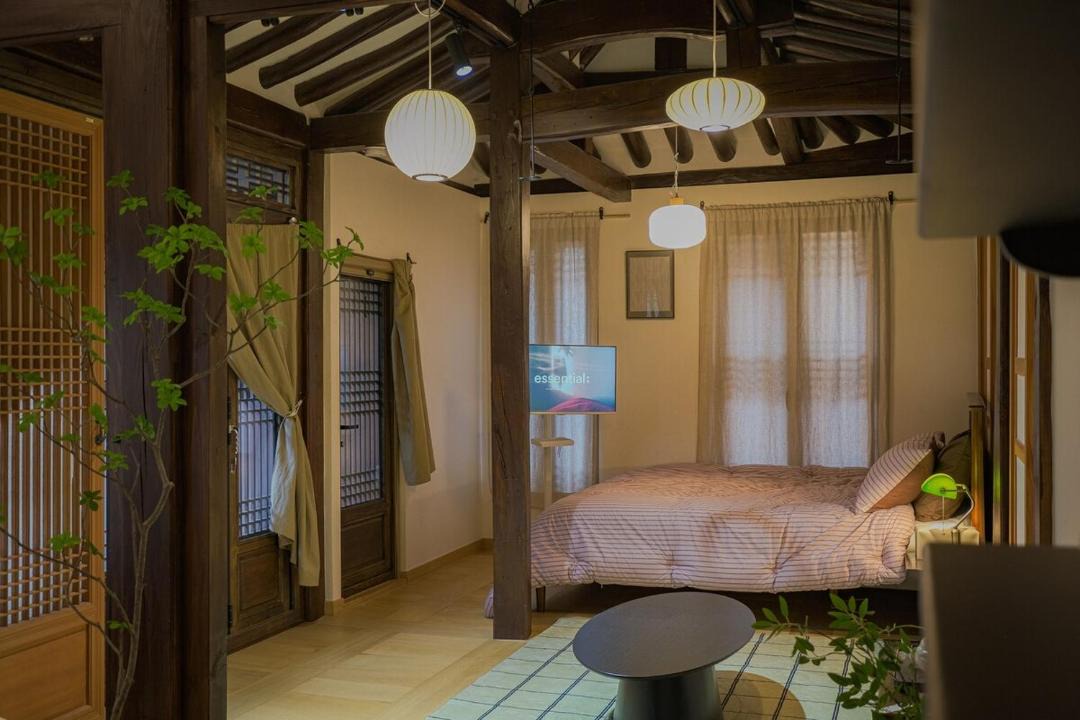 30 seconds from Dongmyo Station Private Hanok Exclusive use DDP Cheonggyecheon Dongdaemun Selected as an excellent hanok Maximum 5 people 1