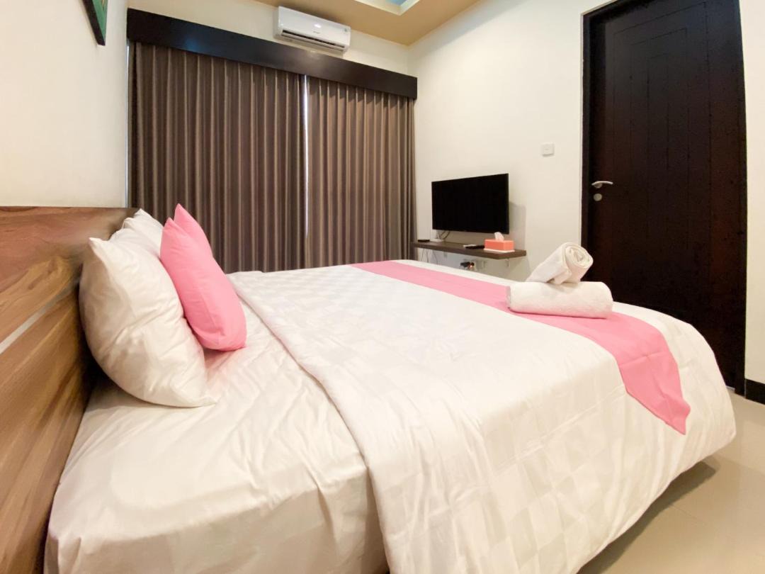The Lavana Dzawani Villa Berawa Kuta Bali 3 Bedroom Villa 1
