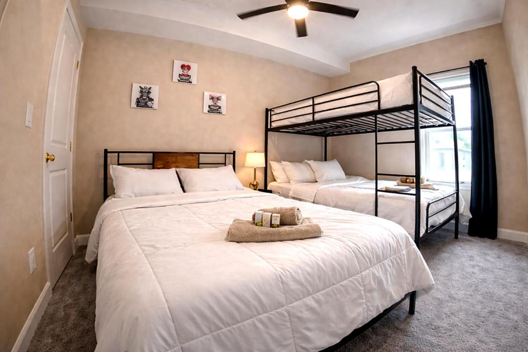 Grand DC Group Retreat Sleeps 22 6BR 14 Beds 2 Living Rooms Free Parking 1