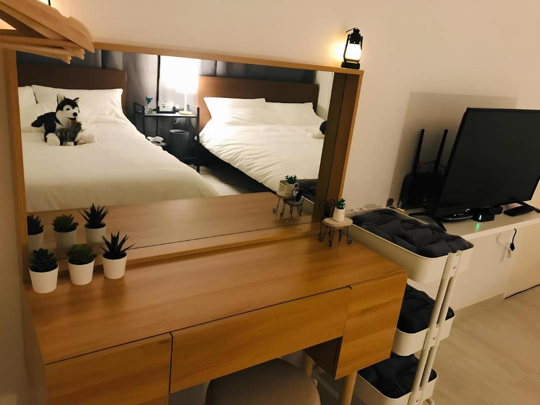 Smart Home -5 Min walk from Hongik Univ Exit3 2 Room, 3 beds ,MAX 6 PPL, 2nd floor 1
