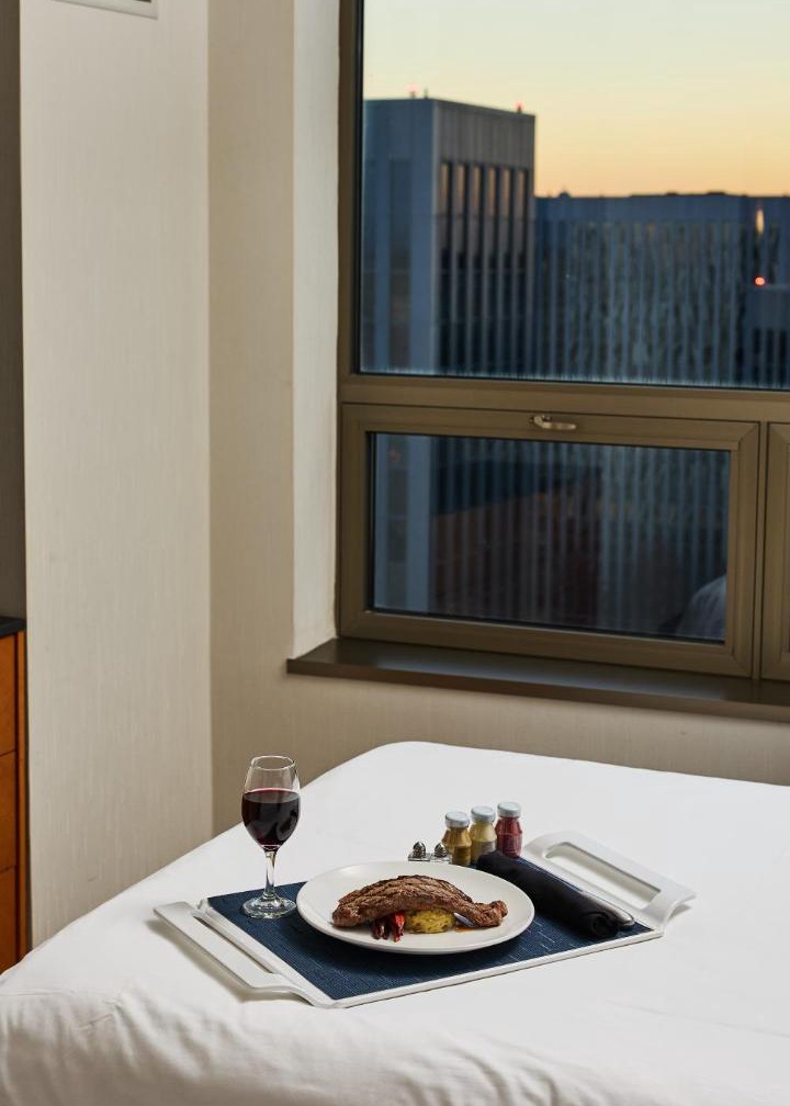 Renaissance Chicago O'Hare Suites Hotel 1