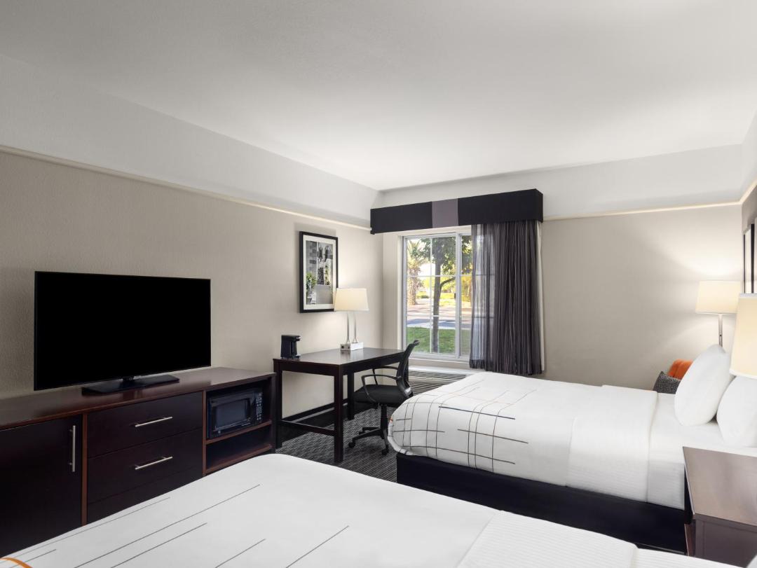 La Quinta by Wyndham Santa Clarita - Valencia 1