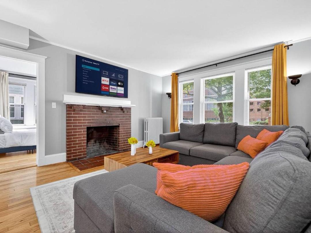 Vintage 5BR apt in Boston with Free Parking 1
