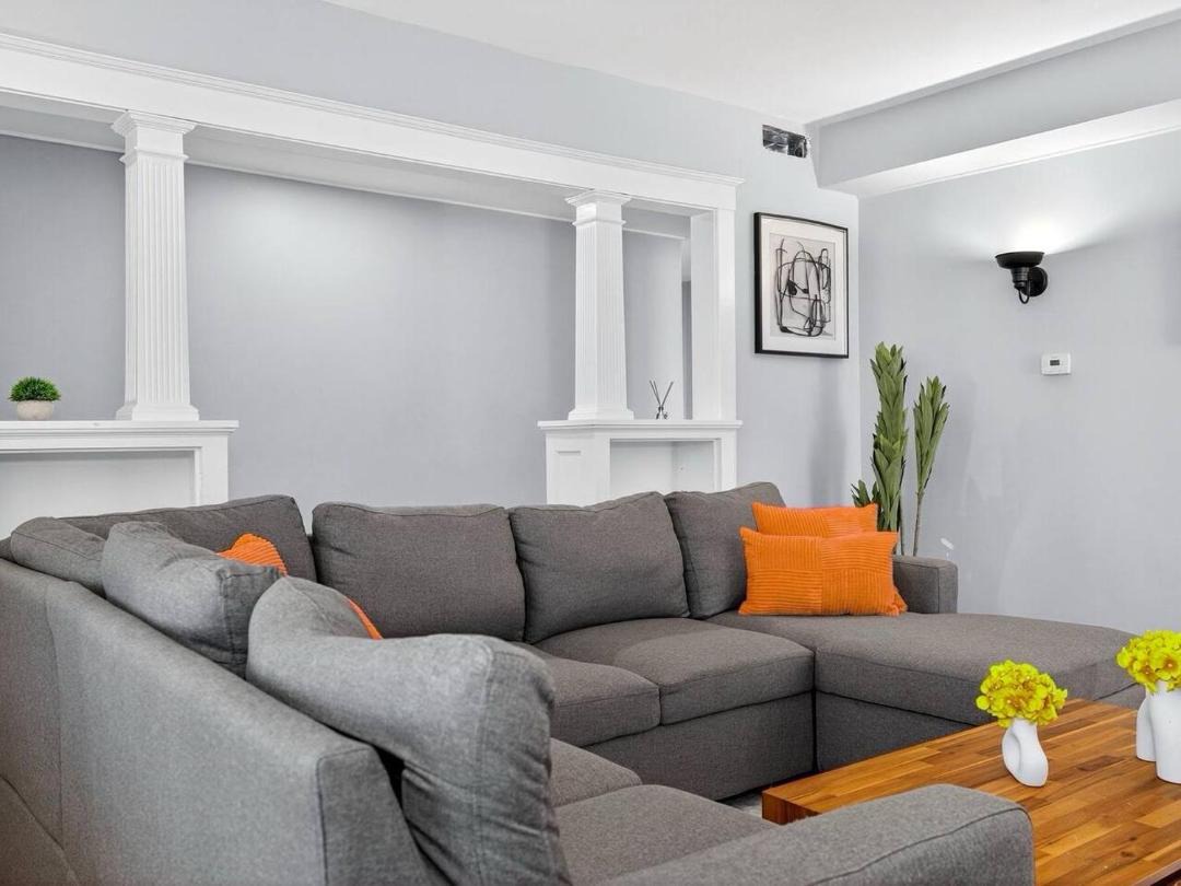 Vintage 5BR apt in Boston with Free Parking 1