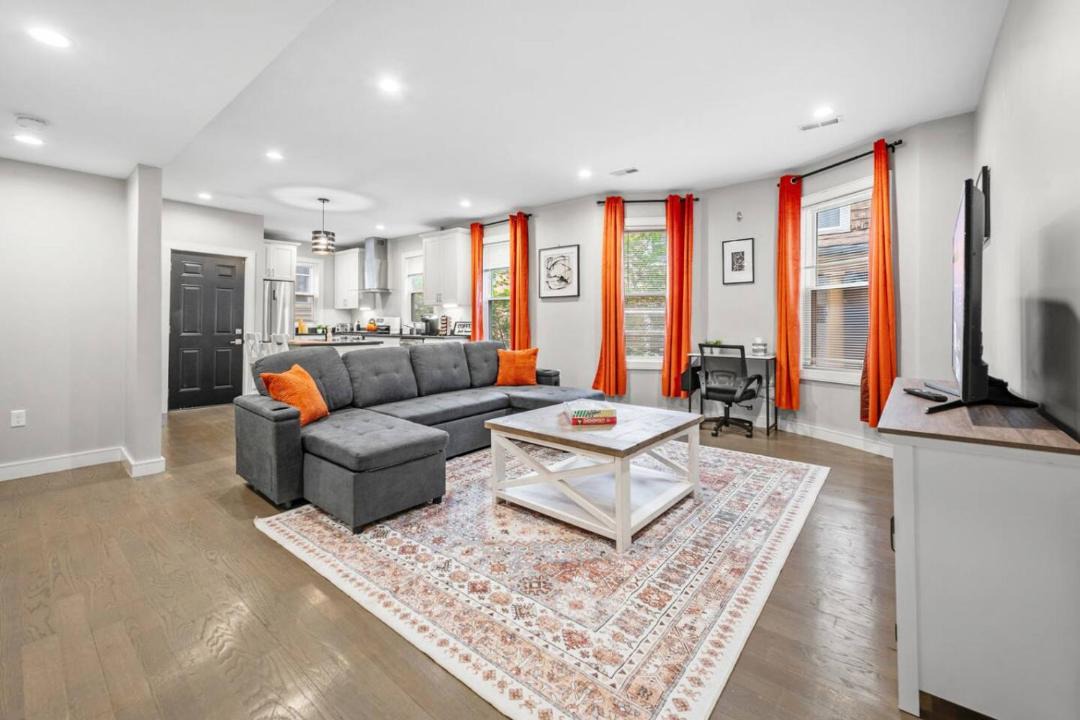 Luxury 3BR apt in Boston with Roku TV 1