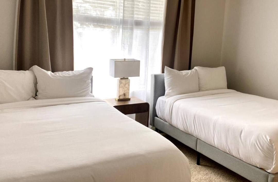 Serene King Bed Condo, MDR 1