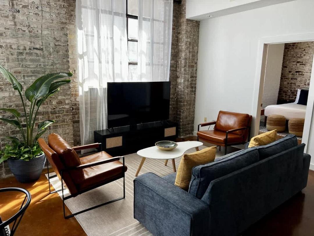 Stylish Industrial Loft in Warehouse District 1