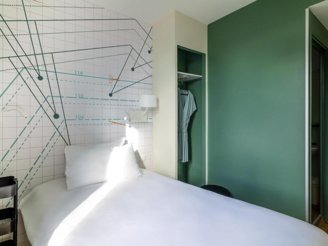 ibis Styles Asnieres Centre 1