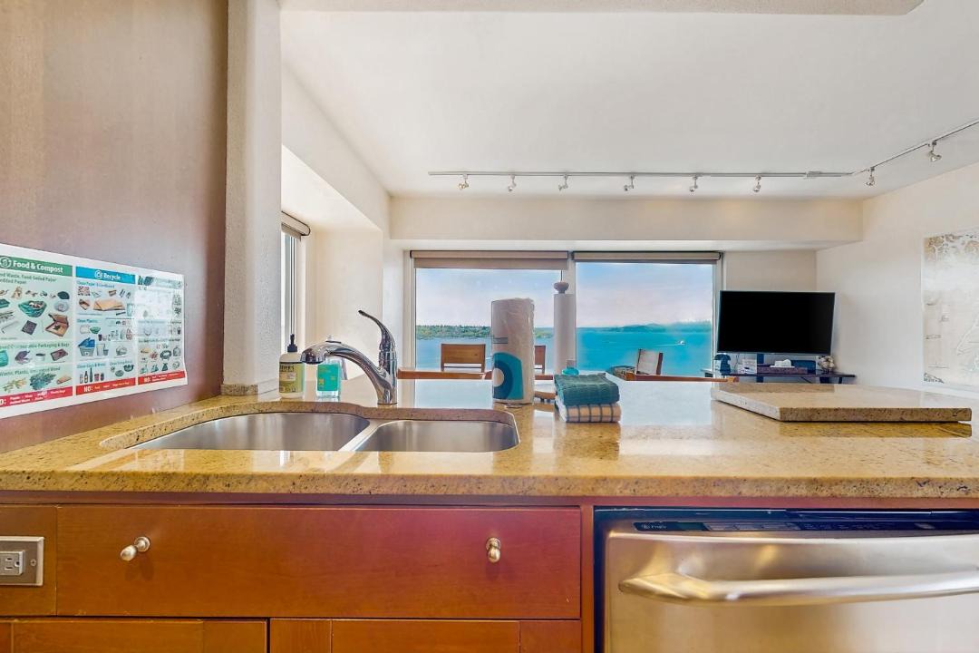 Newmark Bayview Luxury Suite 1