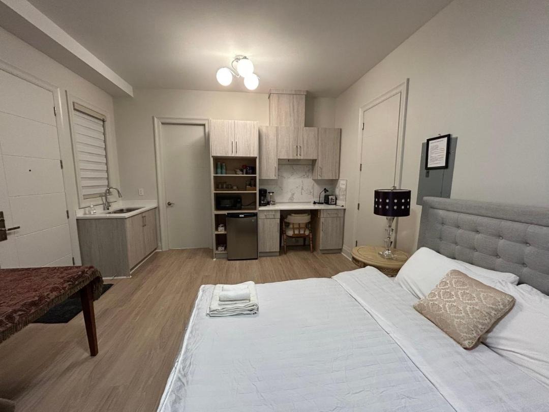 Rose Garden Vacation Studio 1