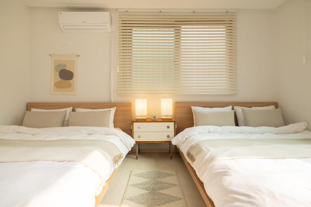 5 Min to 마포역, Easy Access to Hongdae, Airport Railroad and Bus - Foreigner only 1