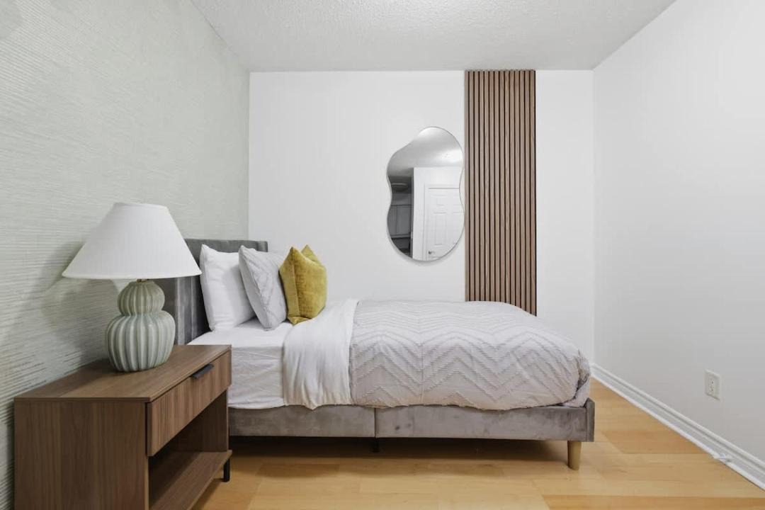 Tropical Designer King Suite - Sleeps 5 - Parking 1