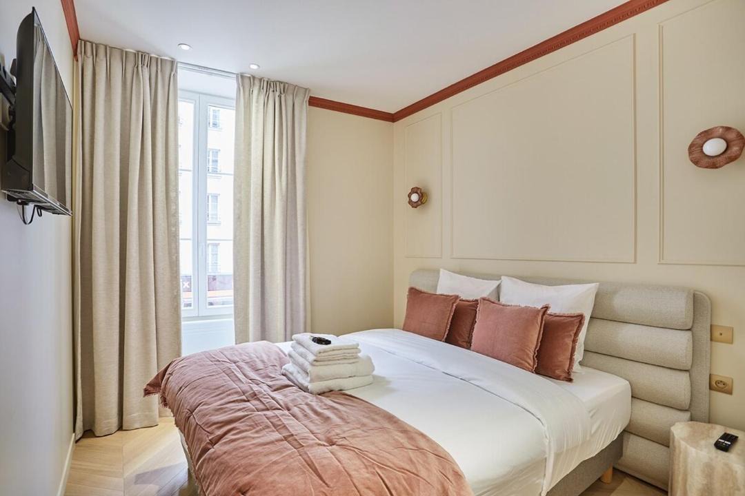 Apartment 3 bedrooms Center of Paris by Studio Prestige 1