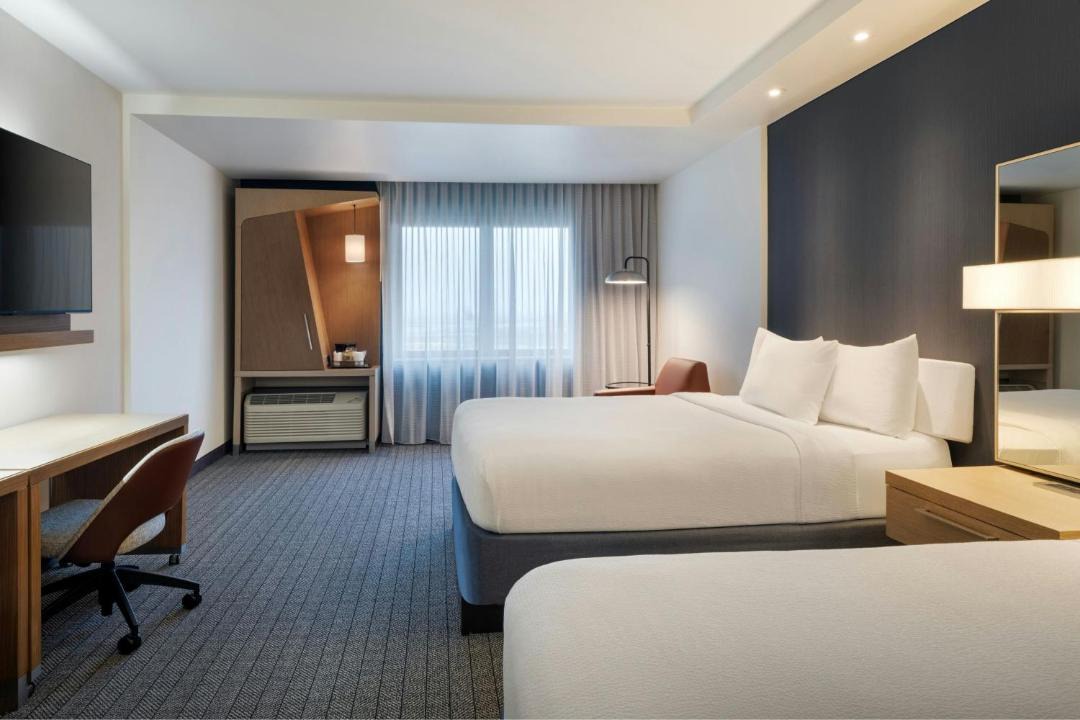 Courtyard by Marriott Redwood City 1