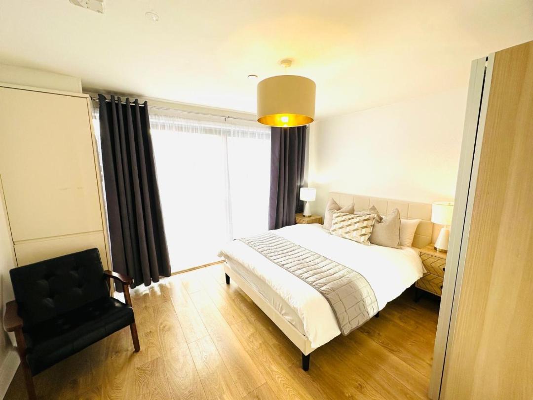 Westferry Deluxe Apartment 3 1