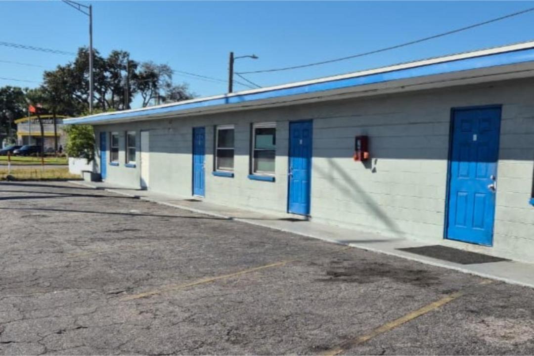 Base Motel By OYO South Tampa 1