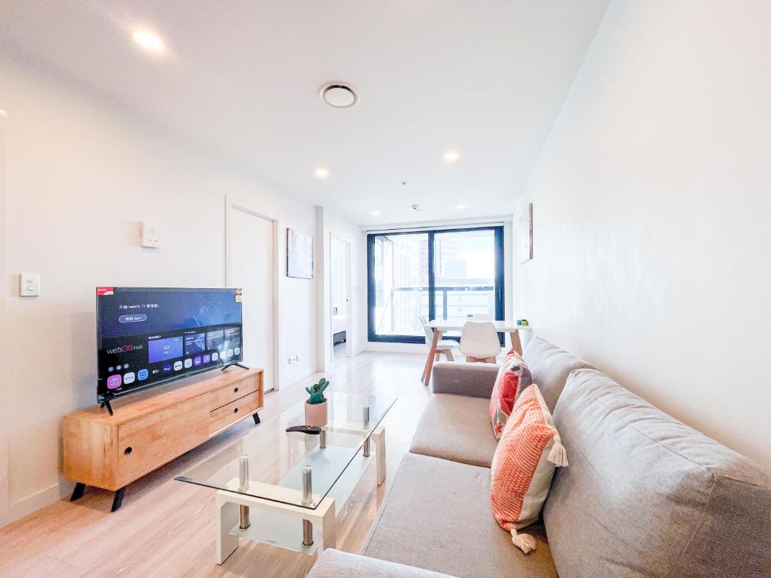 Sky Tower Views 2BR Retreat With FREE Pool Sauna Gym V91 1