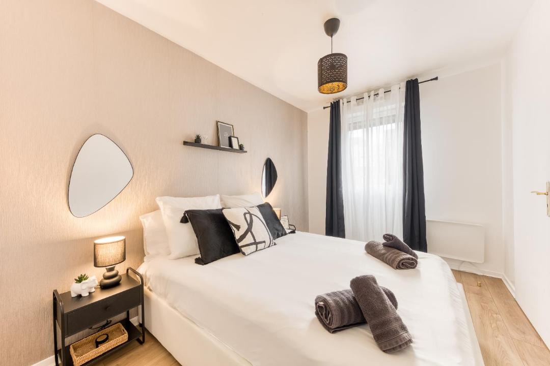 Appartement 39m2 - Free Parking - Rer C - Métro 13-14 - Ascenseur - Easy Check in - 1